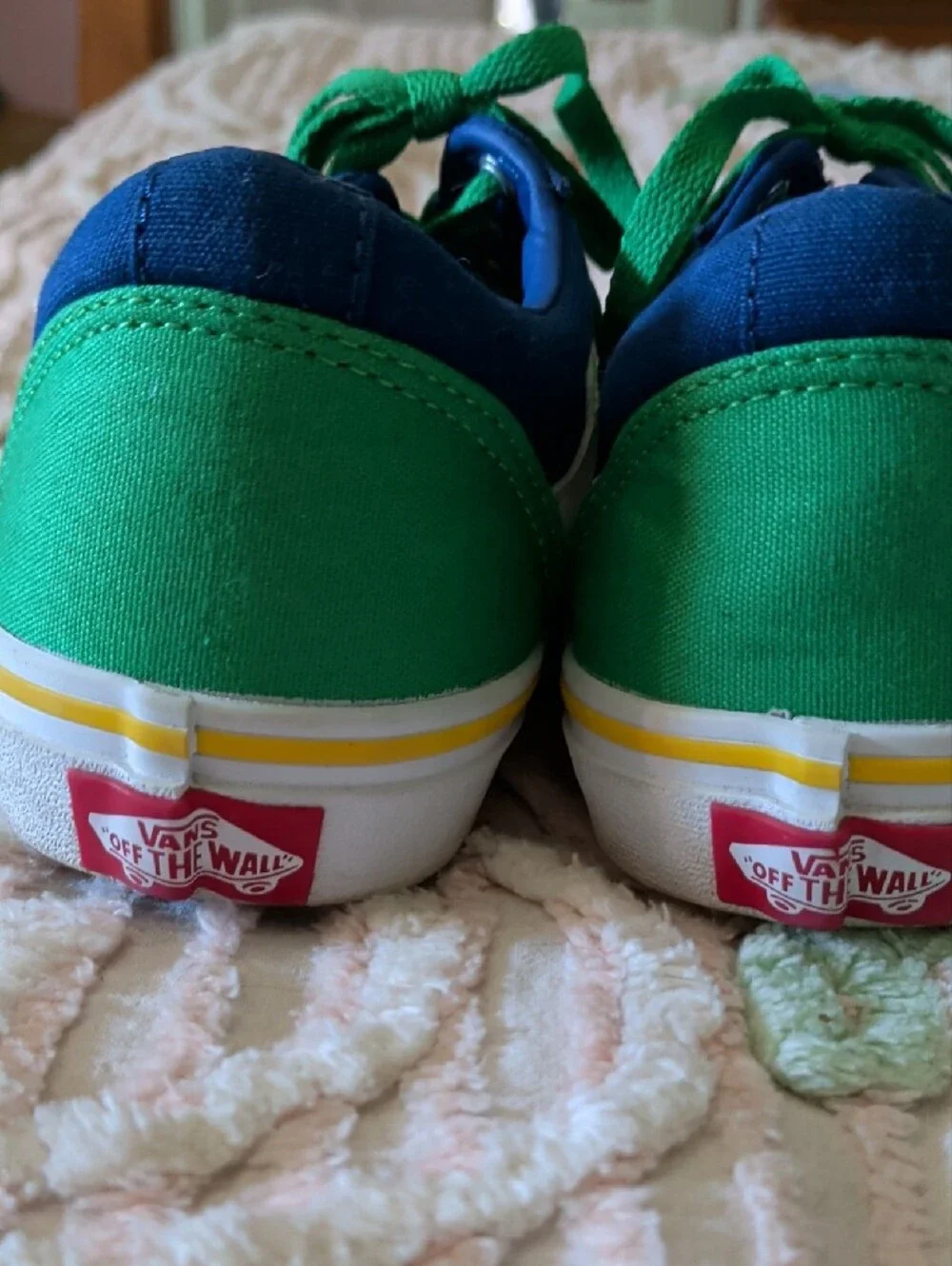 Kids OLD SKOOL YACHT CLUB VANNS in Blue, Red & Green Laces